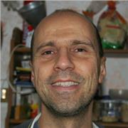 direttore d'orchestra propone lezioni di piano per principianti